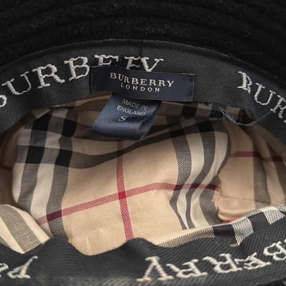 Burberry wool bucket hat. - Picture 3 of 4